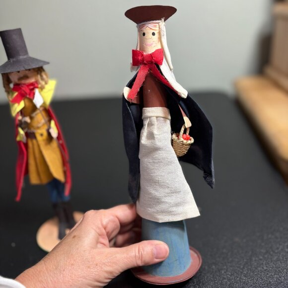 Primitive Thanksgiving Pilgrim Candle Holders and Candles - Picture 6 of 8